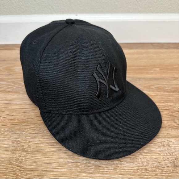 New Era 100% Wool Black 59Fifty Yankees Fitted Hat, Size 7 1/8 - Picture 5 of 12